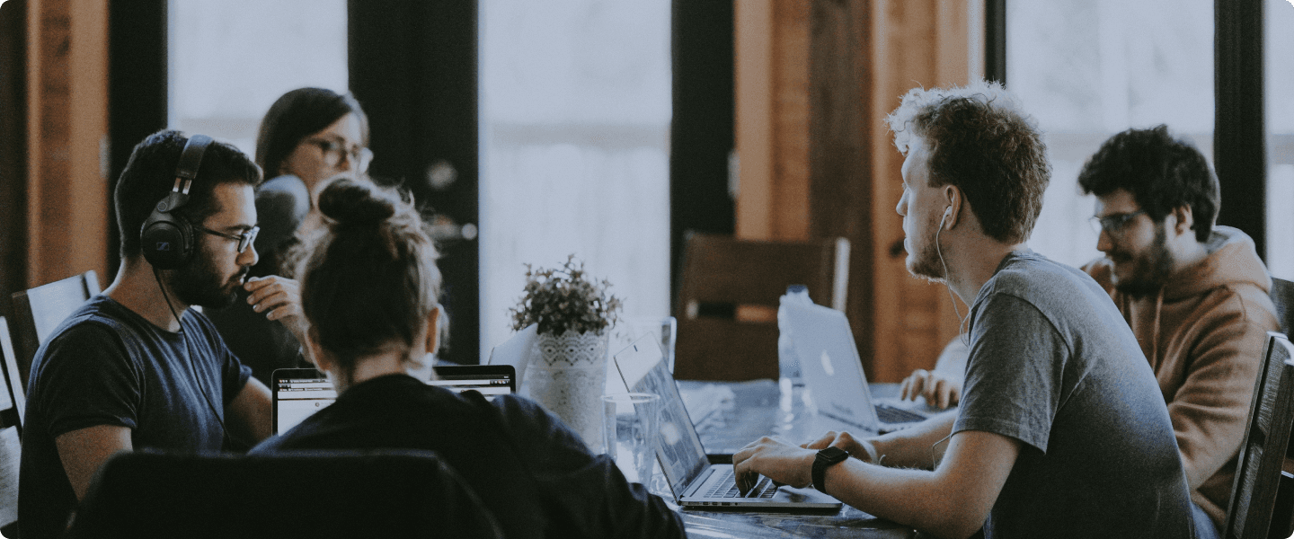 How to Choose Between Outsourcing and Staff Augmentation